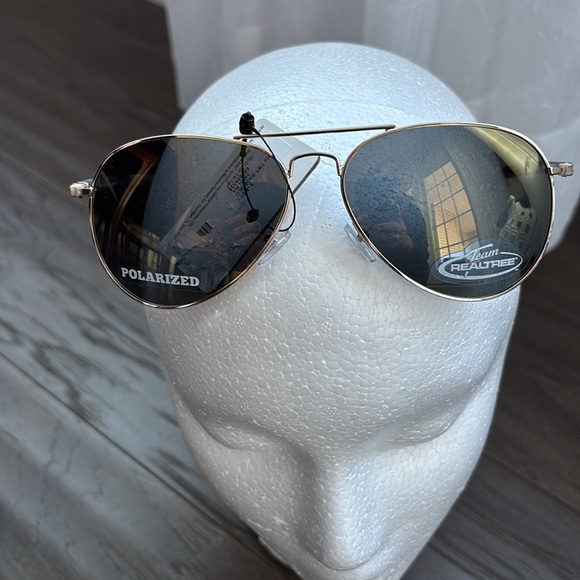 Realtree Polarized 100% UVA/UVB protection sunglasses, camo print arm,gold frame - Picture 3 of 11